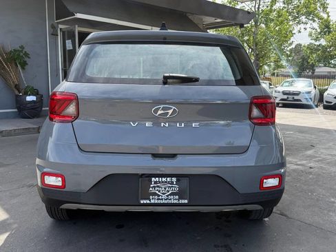 Used 2020 Hyundai Venue SE image 5