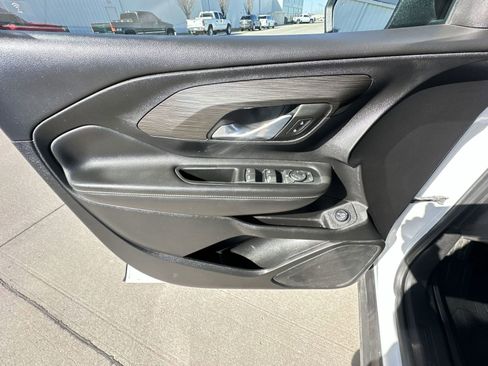 Used 2023 GMC Terrain SLE w/ Driver Convenience Package image 22