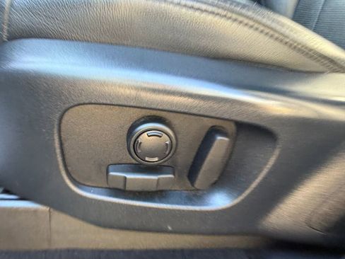 Used 2020 Land Rover Discovery SE image 10