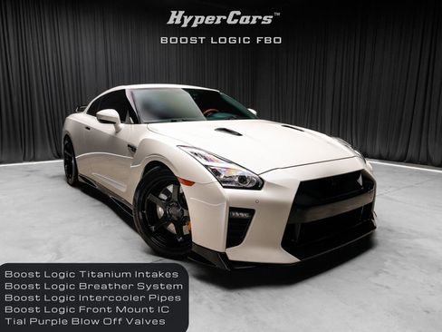 Used 2021 Nissan GT-R Premium image 1