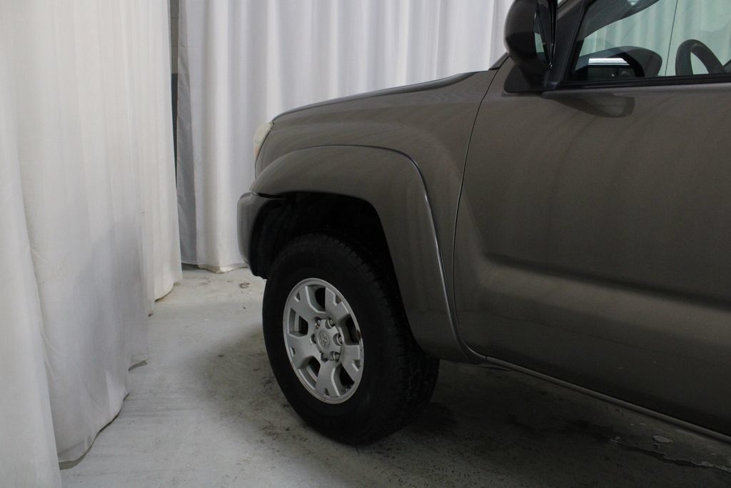 Used 2015 Toyota Tacoma 4x4 Double Cab w/ SR5 Package image 28