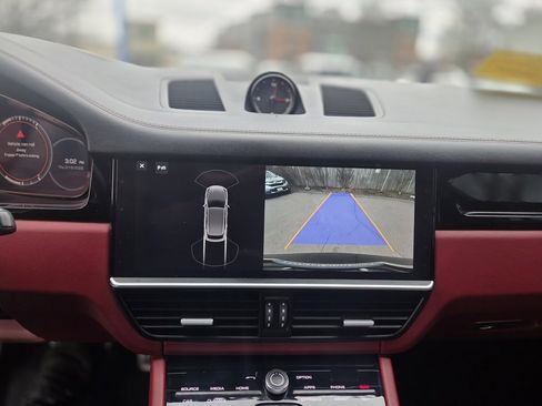 Used 2019 Porsche Cayenne S image 14