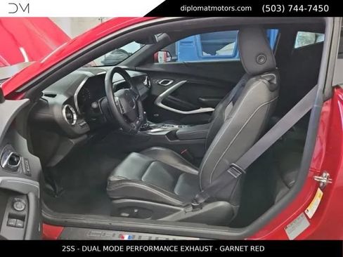 Used 2016 Chevrolet Camaro SS RWD image 8