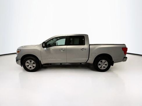 Used 2018 Nissan Titan SV w/ SV Convenience Package AWD/4WD image 4