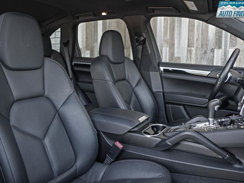 Used 2014 Porsche Cayenne Platinum Edition AWD/4WD image 22