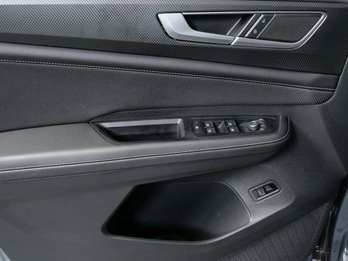 Certified 2025 Volkswagen Atlas Cross Sport SEL image 6