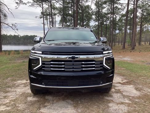 New 2025 Chevrolet Suburban Premier RWD image 7
