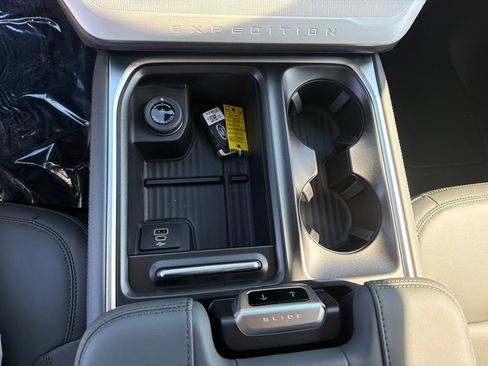 New 2026 Ford Expedition Active RWD image 21