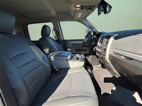 Used 2018 RAM 3500 SLT w/ Luxury Group image 40
