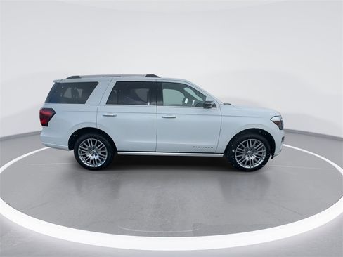 Used 2024 Ford Expedition Platinum image 9