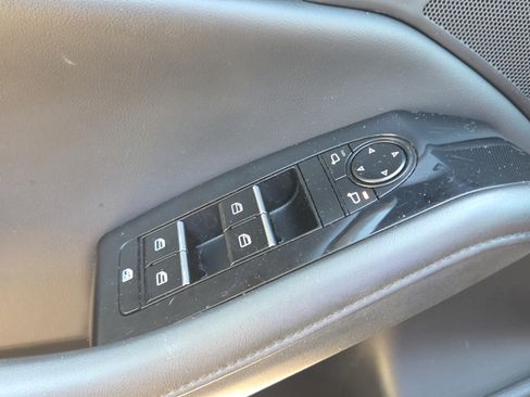 Used 2024 MAZDA MAZDA3 s FWD image 28