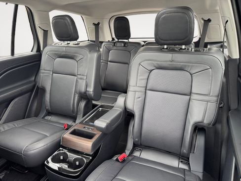 New 2025 Lincoln Aviator Reserve w/ Equipment Group 201A image 15
