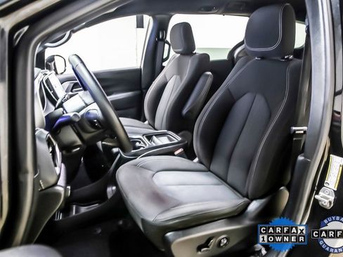 Used 2022 Chrysler Pacifica Touring image 24