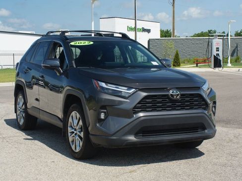 Used 2022 Toyota RAV4 XLE Premium AWD/4WD image 2