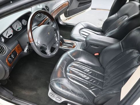 Used 2001 Chrysler LHS image 9