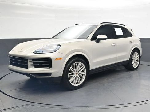 Used 2025 Porsche Cayenne AWD/4WD image 9