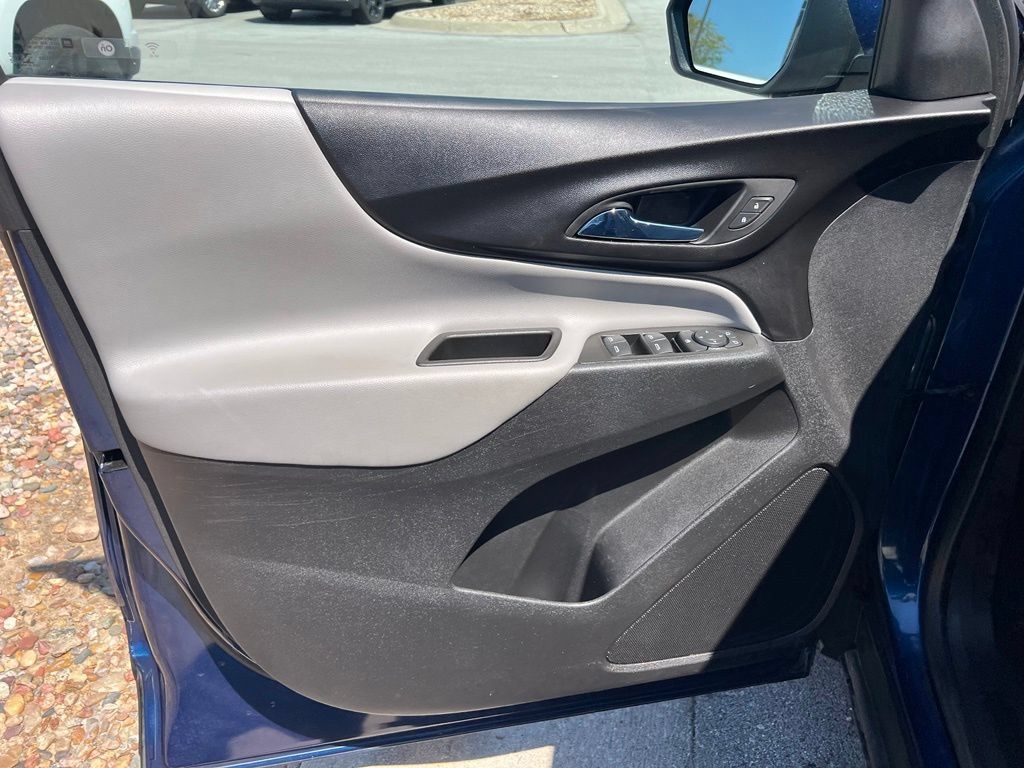 Used 2022 Chevrolet Equinox LT FWD image 17
