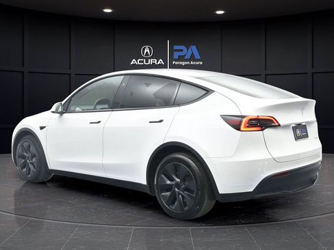 Used 2024 Tesla Model Y Long Range AWD/4WD image 19