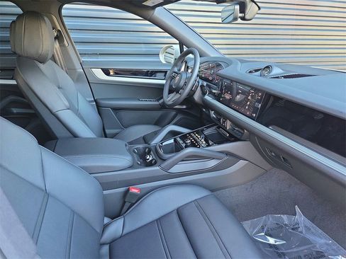 New 2026 Porsche Cayenne Coupe image 18