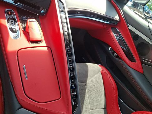 Used 2024 Chevrolet Corvette Stingray Premium Conv w/ Z51 Performance Package RWD image 16