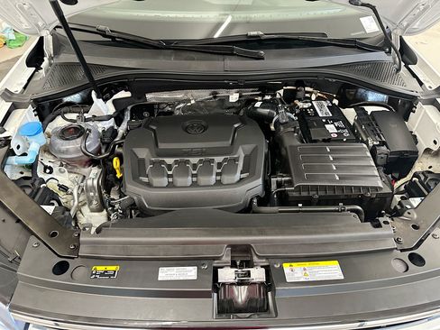 Used 2023 Volkswagen Tiguan SE AWD/4WD image 34