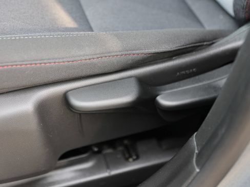 Used 2025 Chevrolet Trax RS FWD image 18