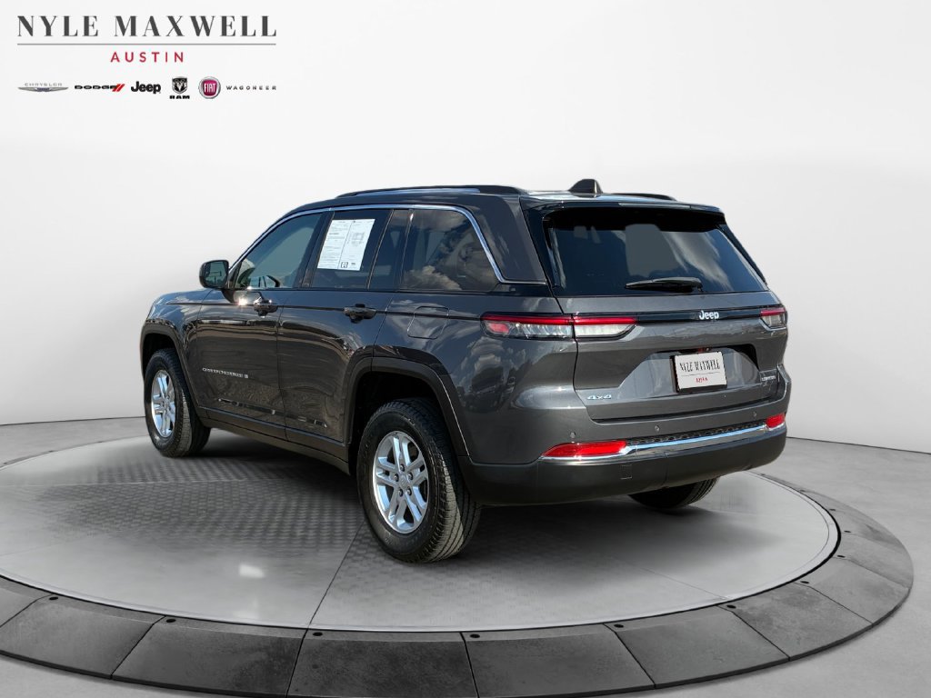 Used 2023 Jeep Grand Cherokee Laredo AWD/4WD image 14