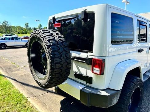 Used 2016 Jeep Wrangler Unlimited Sahara w/ Connectivity Group AWD/4WD image 7