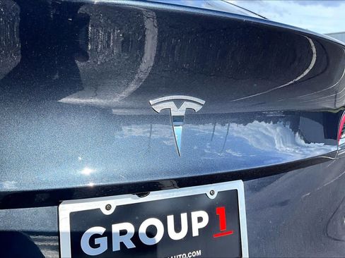 Used 2024 Tesla Model Y 2WD image 9