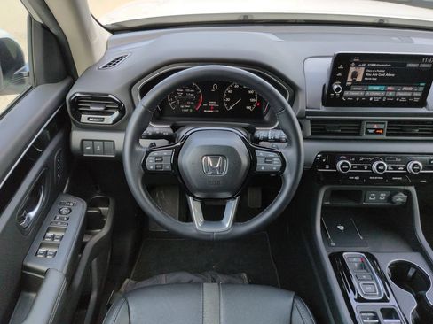 Used 2025 Honda Pilot EX-L image 16