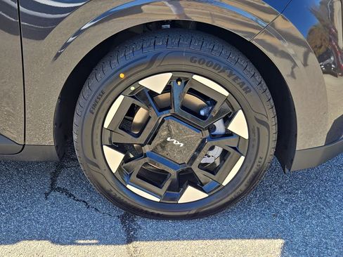 New 2026 Kia Carnival EX image 6