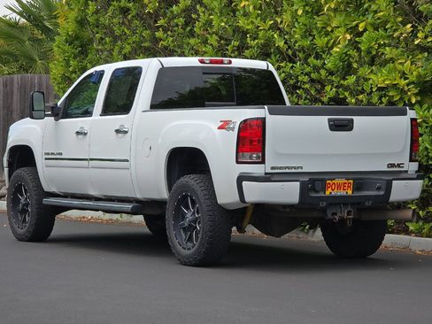 Used 2012 GMC Sierra 2500 Denali w/ Suspension Package, Off-Road AWD/4WD image 6