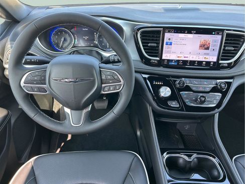 New 2026 Chrysler Pacifica Limited image 23
