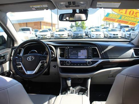 Used 2015 Toyota Highlander Limited Platinum AWD/4WD image 28