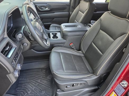 Used 2024 GMC Yukon SLT w/ SLT Luxury Package image 11