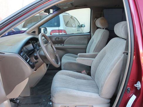 Used 1998 Toyota Sienna LE FWD image 19