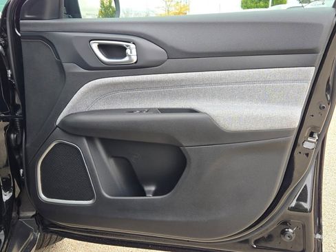 New 2026 Jeep Compass Latitude image 9