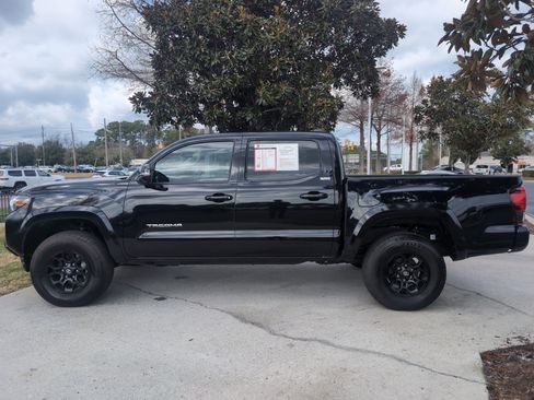 Certified 2022 Toyota Tacoma SR5 image 7