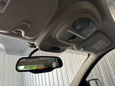 Used 2009 GMC Envoy Denali w/ Sun And 6-Disc Cd Package image 33