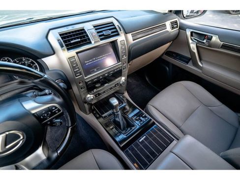 Certified 2021 Lexus GX 460 Premium w/ Premium Package AWD/4WD image 27