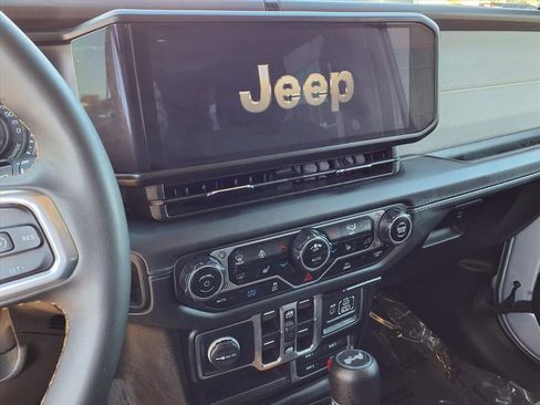 Used 2024 Jeep Wrangler Unlimited Sahara image 14