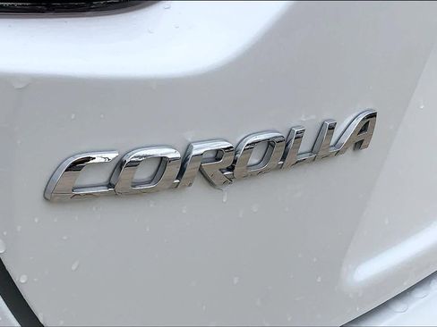 Used 2025 Toyota Corolla LE image 31