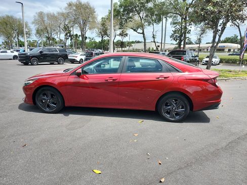 Used 2023 Hyundai Elantra SEL image 2