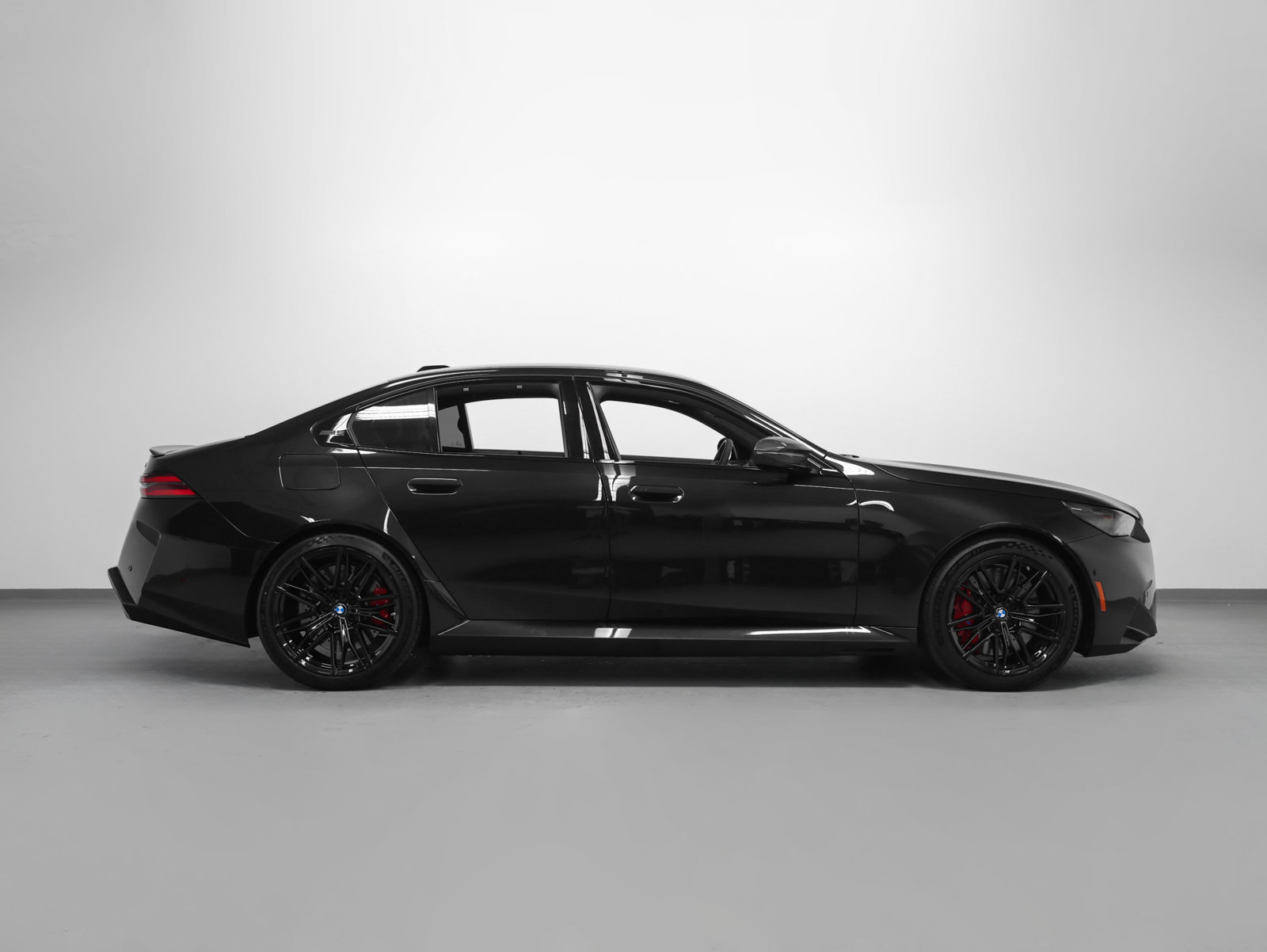 Used 2026 BMW M5 w/ Carbon Package AWD/4WD image 13