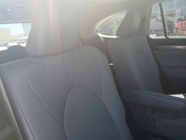 Used 2020 Toyota Highlander Platinum AWD/4WD image 13