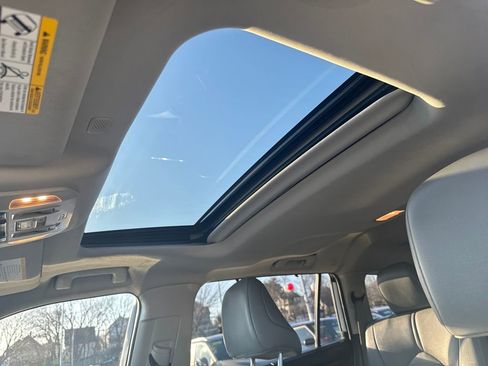 Used 2021 Toyota Highlander XLE image 18