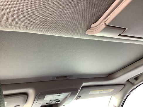Used 2018 Chevrolet Suburban Premier AWD/4WD image 11