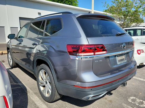 Used 2023 Volkswagen Atlas SE w/ Panoramic Sunroof Package FWD image 4