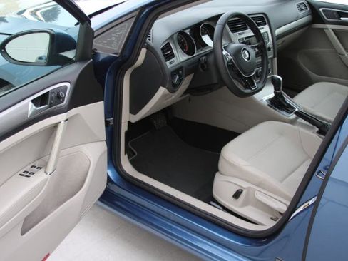 Used 2015 Volkswagen Golf S image 21