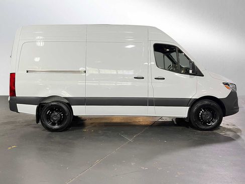 Used 2025 Mercedes-Benz Sprinter 2500 image 2